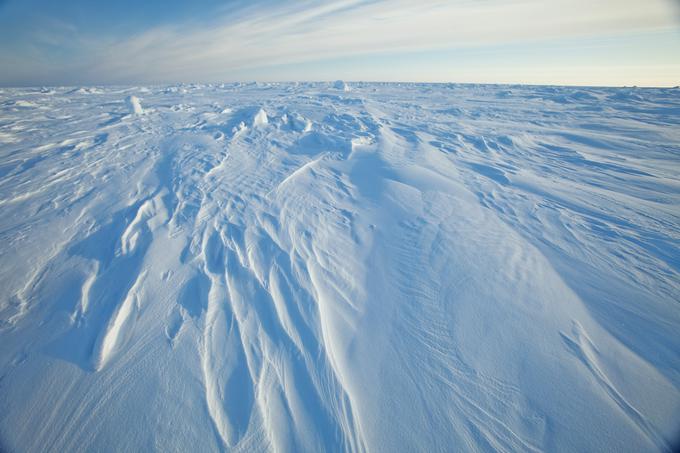 Močan veter riše vzorce v ledu severno od zaliva Prudhoe na Aljaski. | Foto: Reuters