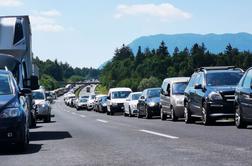 Na primorski avtocesti večkilometrski zastoj in okvara vozila
