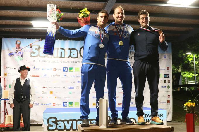 Na zmagovalnem odru so se zvrstili Anže Urankar, Nejc Žnidarčič in Maxence Barouh. | Foto: Kajakaška zveza Slovenije