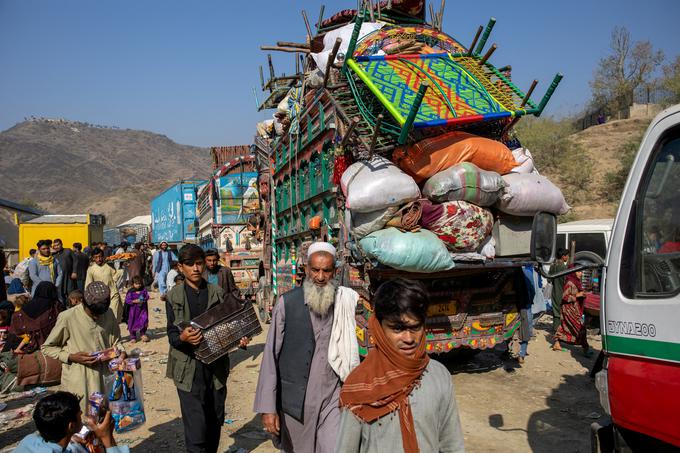 V Pakistanu živi več kot štiri milijone Afganistancev, od katerih jih po ocenah oblasti okoli 1,7 milijona v državi prebiva nezakonito. | Foto: Reuters