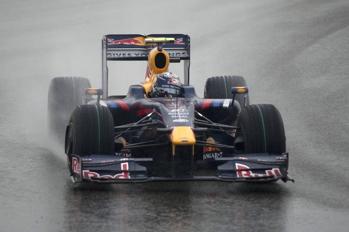 Leta 2009 je na VN Kitajske sploh prvo zmago v formuli 1 dosegla ekipa Red Bull. Dan prej tudi prvi "pole position". | Foto: Guliverimage