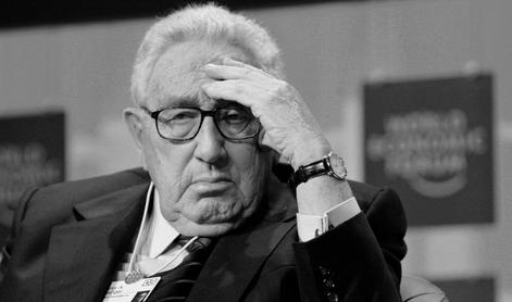 Umrl je ameriški državnik Henry Kissinger