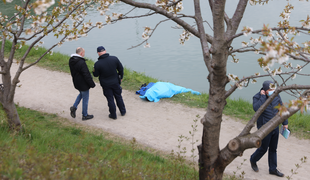 Moškemu zdrsnilo v reko Dravo, truplo našli uro kasneje