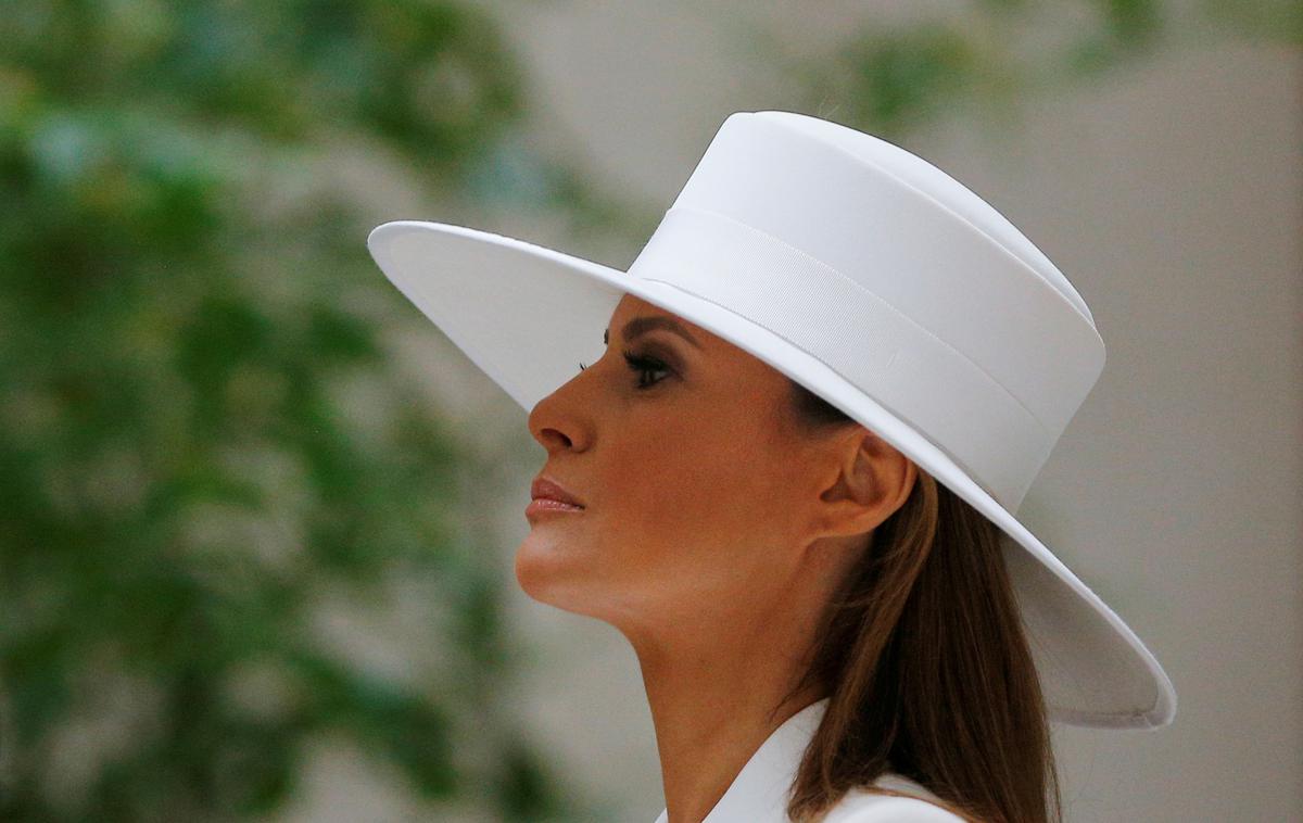 melania trump | V začetku leta je Melania Trump povedala, da bo na dražbo dala klobuk, ki ga je nosila, ko sta z možem aprila 2018 gostila državniško večerjo s francoskim predsednikom Emmanuelom Macronom in njegovo ženo Brigitte. | Foto Reuters