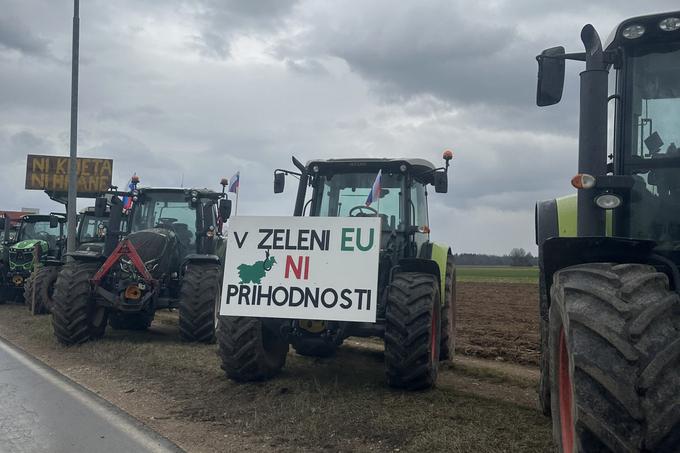 Tako protesti kmetov v Sloveniji kot drugod po Evropi so zelo povezani z zelenim prehodom, to je z uresničevanjem podnebnih ciljev z zmanjševanjem t. i. ogljičnega odtisa. Kmetje so prepričani, da bo zeleni prehod, tako kot je zastavljen, ogrozil njihov obstoj. | Foto: STA