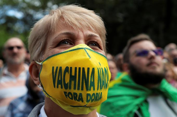 ZDA niso edina država, kjer vse več anticepilcev nosi maske. Podobno se dogaja tudi v Južni Ameriki, predvsem v Braziliji.  | Foto: Reuters