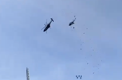Med trčenjem dveh helikopterjev umrlo deset ljudi #video