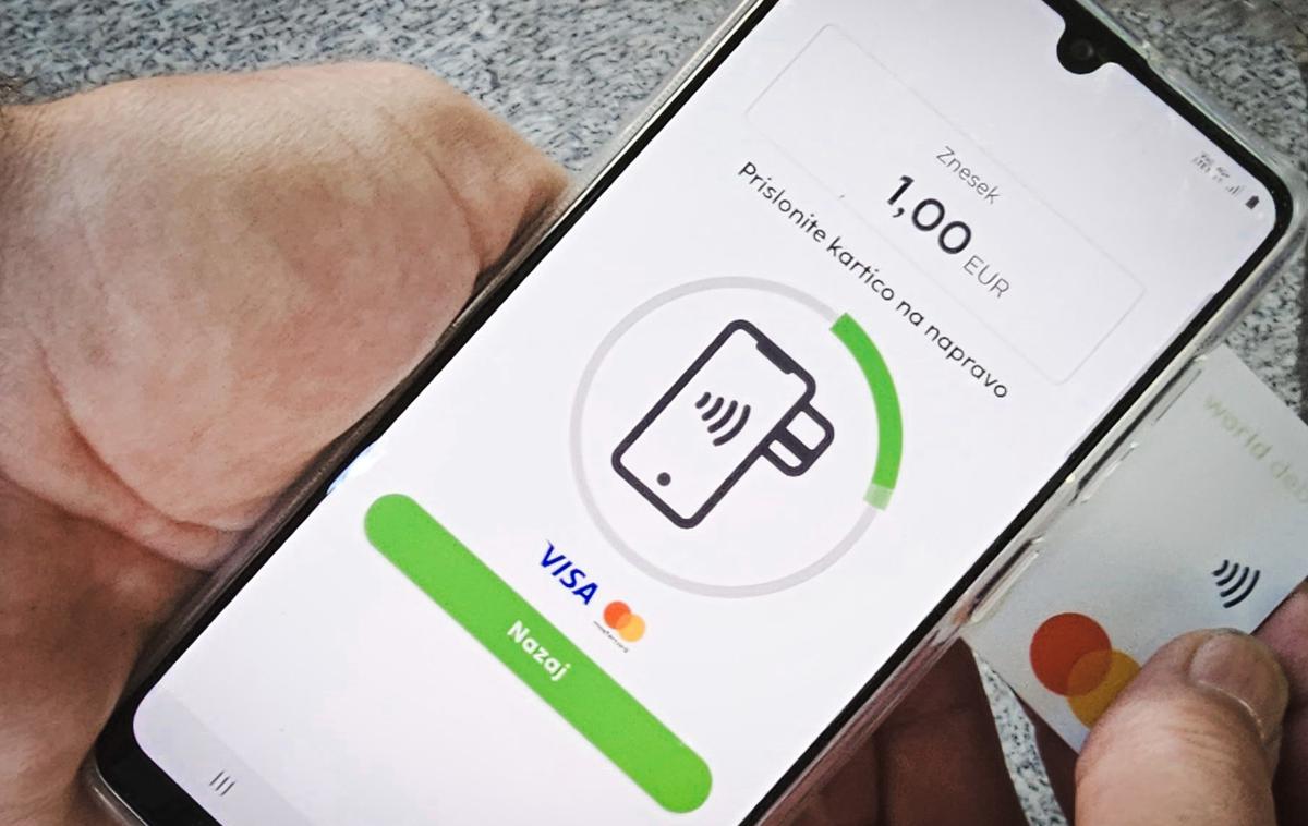 NLB Smart POS | Aplikacija NLB Smart POS omogoča sprejem plačil s karticami, ki podpirajo brezstično plačevanje (NFC), pri čemer prodajno mesto ne potrebuje dodatne opreme, če ima pametni telefon s funkcionalnostjo NFC in povezavo z internetom. | Foto Srdjan Cvjetović
