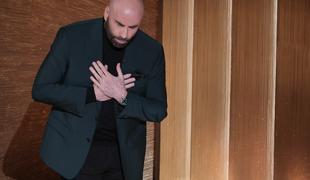 John Travolta na Oskarjih komaj zadržal solze #video