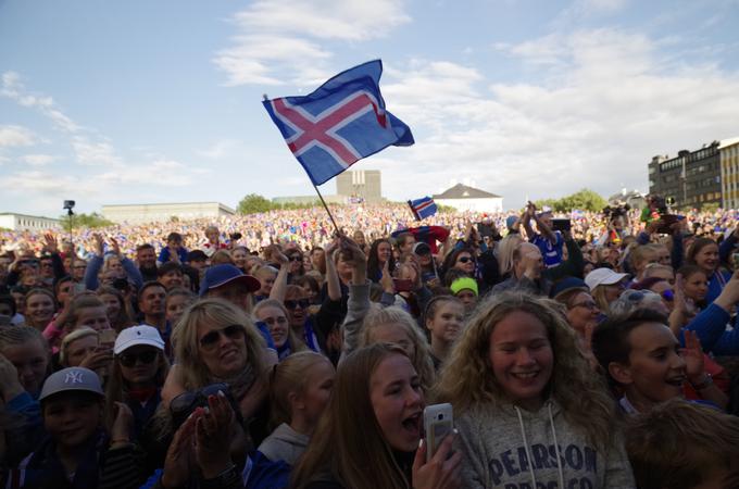Tako so sprejeli islandske nogometaše, ko so se vrnili z Eura 2016. | Foto: Reuters