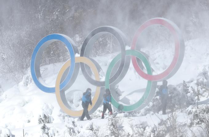 Nizke temperature, veter in številne odpovedi so krojili prvi teden olimpijskih iger. | Foto: Reuters