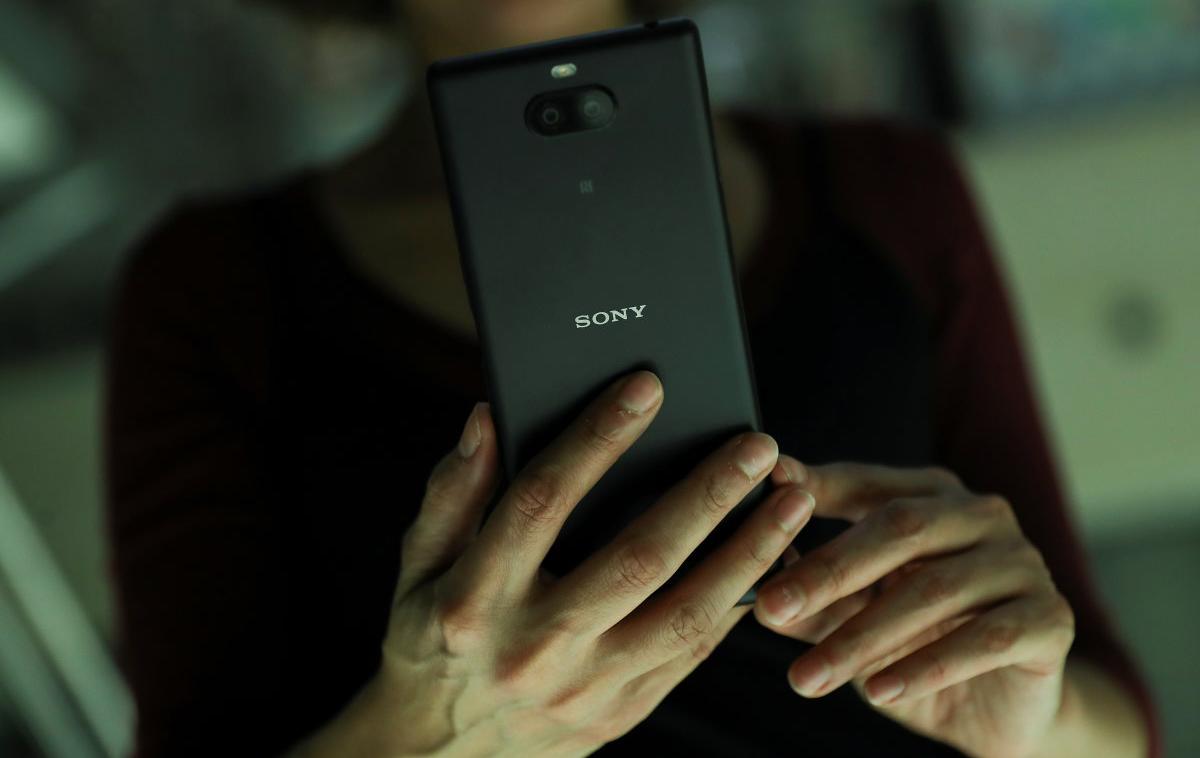 Sony, Sony Xperia | Sony se je v najuspešnejšem obdobju znamke Xperia med letoma 2013 in 2014 spogledoval celo s tretjim mestom na seznamu največjih proizvajalcev pametnih telefonov, a se mu ni uspelo pravočasno prilagoditi zahtevam trga in je zato pozneje potonil. | Foto Reuters
