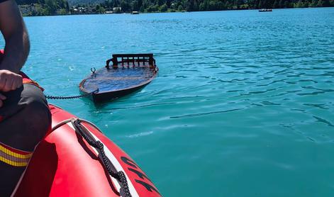 Na Blejskem jezeru se je potopil čoln s štirimi turisti