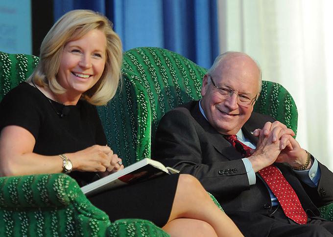 Liz Cheney je ideološko zvesta svojemu očetu Dicku Cheneyju. Ta je bil v svoji bogati politični karieri podpredsednik ZDA, obrambni minister in kongresnik. | Foto: Guliverimage/Vladimir Fedorenko