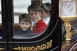 Princ Louis znova pritegnil pozornost: kaj vse je počel med kronanjem?