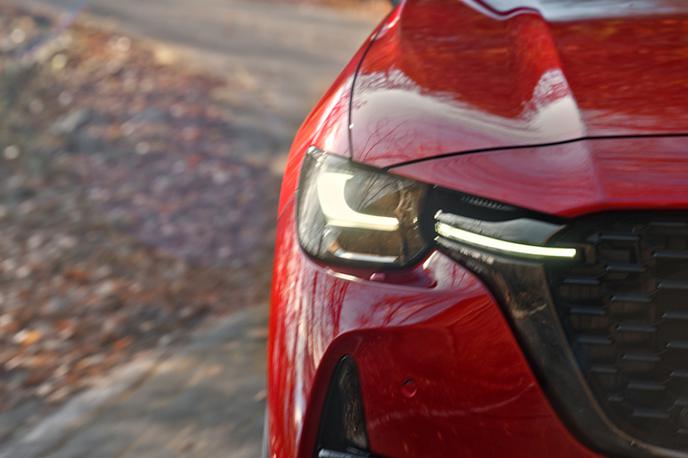 Mazda CX-60 | Avtomobil bo v Slovenijo predvidoma prispel julija, in sicer prav v priključnohibridni izvedbi. Konec leta sledi še CX-60 s klasičnim bencinskim motorjem. | Foto Mazda