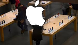 Slovenec v težave spravil veliki Apple #video