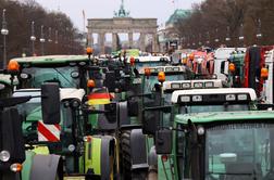 Kmetje zavzeli Berlin: Če nam vlada ne bo prisluhnila, januarja sledijo veliki upori #video