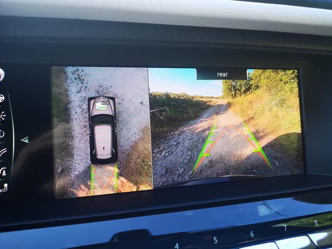 Infozabavni vmesnik iDrive in podporo s kamerami poznamo že iz vozil BMW. | Foto: Gregor Pavšič