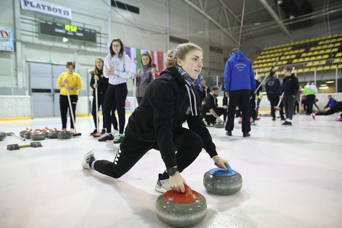 Curling | Foto: Aleš Fevžer