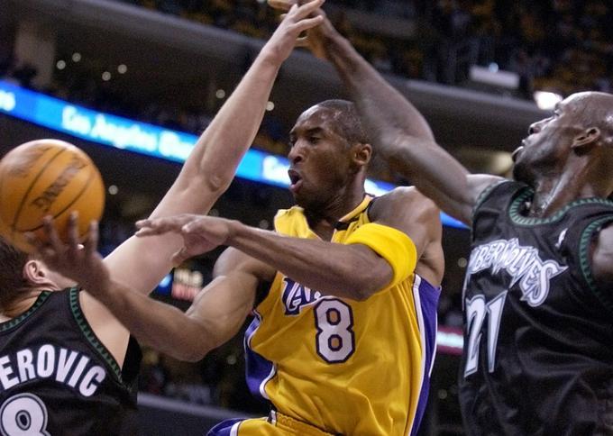 Nesterović in Garnett vs. Kobe Bryant | Foto: Reuters