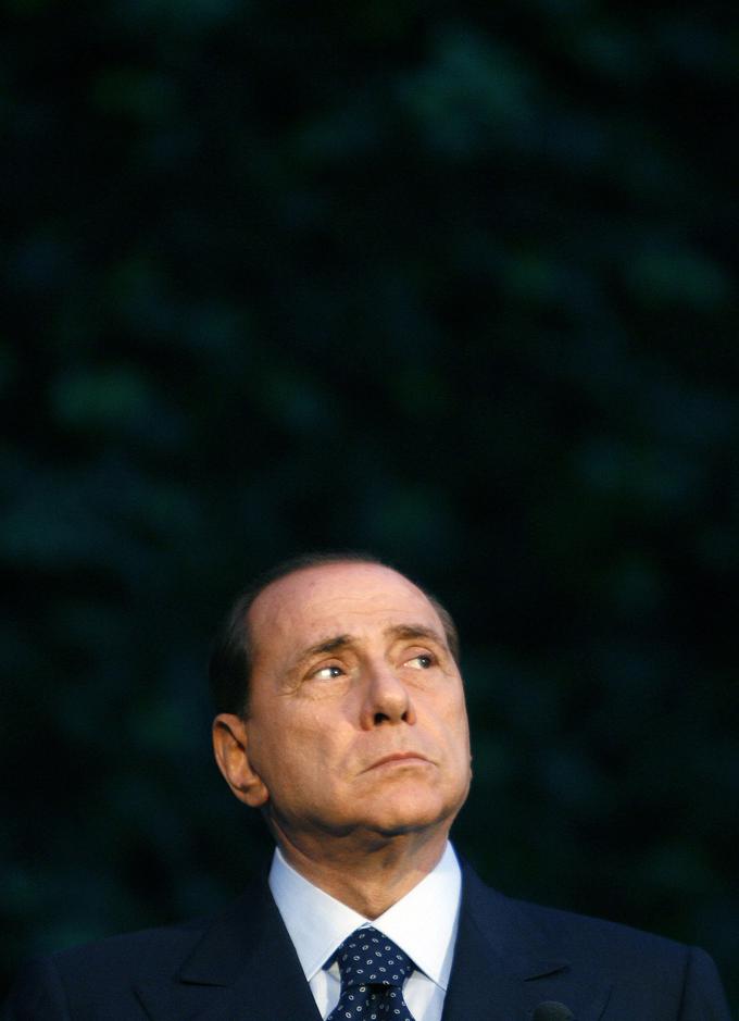 Prestop naj bi ukazal kar Silvio Berlusconi, takratni italijanski premier.  | Foto: Reuters