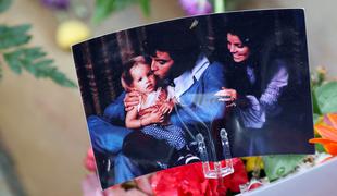 Poslovili so se od Lise Marie Presley, ki je pokopana poleg očeta in sina #video