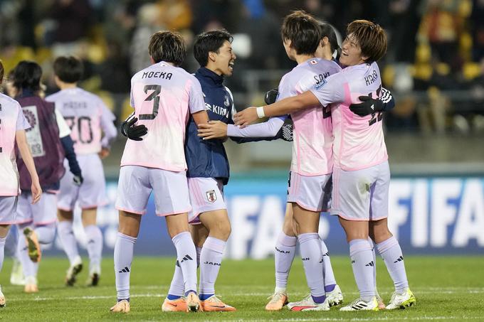 Veselje japonskih nogometašic ob zmagi nad Norvežankami. | Foto: Guliverimage