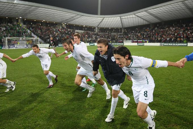Veselje reprezentantov Slovenije po edini zmagi nad Severno Irsko. Zgodila se je pred 15 leti v Mariboru. | Foto: Aleš Fevžer