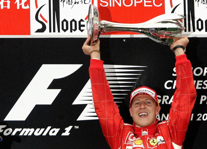Srečni Michael Schumacher v Šanghaju leta 2006. Pozneje se je izkazalo, da je šlo za njegovo zadnjo zmago v formuli 1. | Foto: Guliverimage