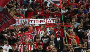 Uefa kaznovala Grke zaradi sramotnega napada na navijače Bayerna