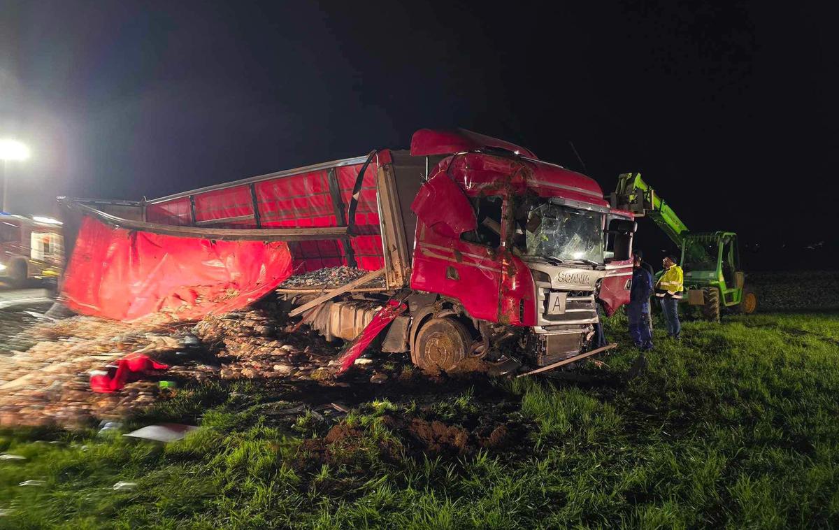 Nesreča | V četrtek se je prometna nesreča s smrtnim izidom zgodila tudi na regionalni cesti Rakičan–Lipovci. | Foto PGD Murska Sobota
