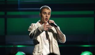 Justina Bieberja pred napadalcem rešila v dirndl oblečena rjavolaska