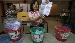 Presenetljiv izid tajskih volitev