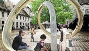 Na Slovenski cesti bo stala "privlačna in prijazna" fontana v obliki zvite cevi
