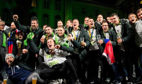 Rokometaši z bronom na noge dvignili Slovenijo #ndd