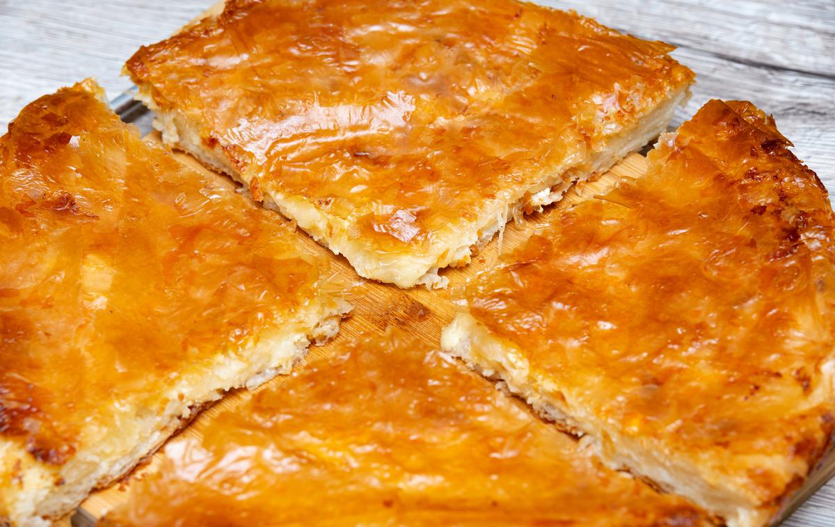 sirov burek, sirova pita, sirnica | Foto Shutterstock