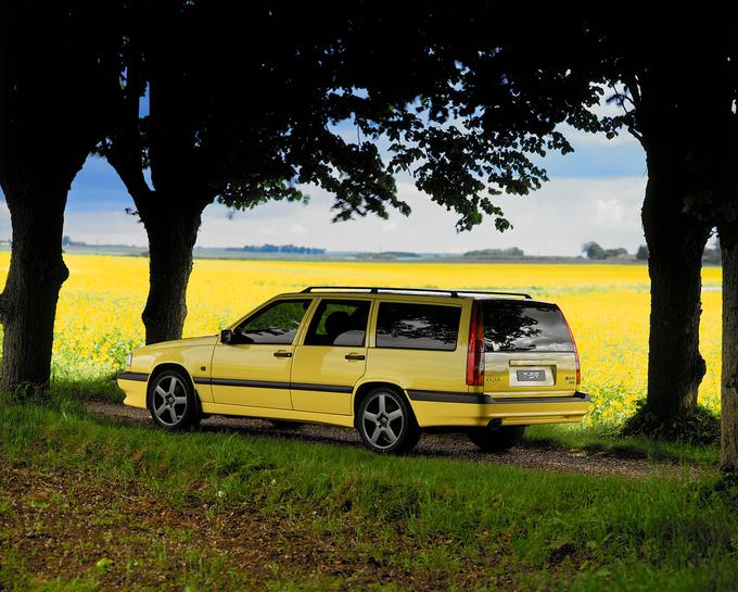 Se ga spomnite? Volvo 850 T5 R, v družinsko življenje je prinesel veliko adrenlina in razburljivosti. | Foto: Volvo