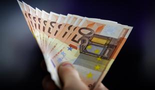 Mesec: Minimalna plača bo prihodnje leto znašala vsaj 850 evrov