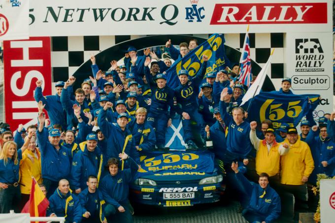 Veliko veselja McRaeja in celotne ekipe Subaru na reliju po Veliki Britaniji pred 25 leti. Osvojili so trojno zmago in poleg vozniškega tudi naslov svetovnega prvaka med proizvajalci. | Foto: Prodrive