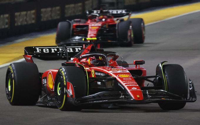 Carlos Sainz, ki je lani dobil eno dirko, bo ostal brez sedeža v Ferrariju. Pravi, da bo kmalu sporočil, kje bo leta 2025 nadaljeval kariero. | Foto: Reuters