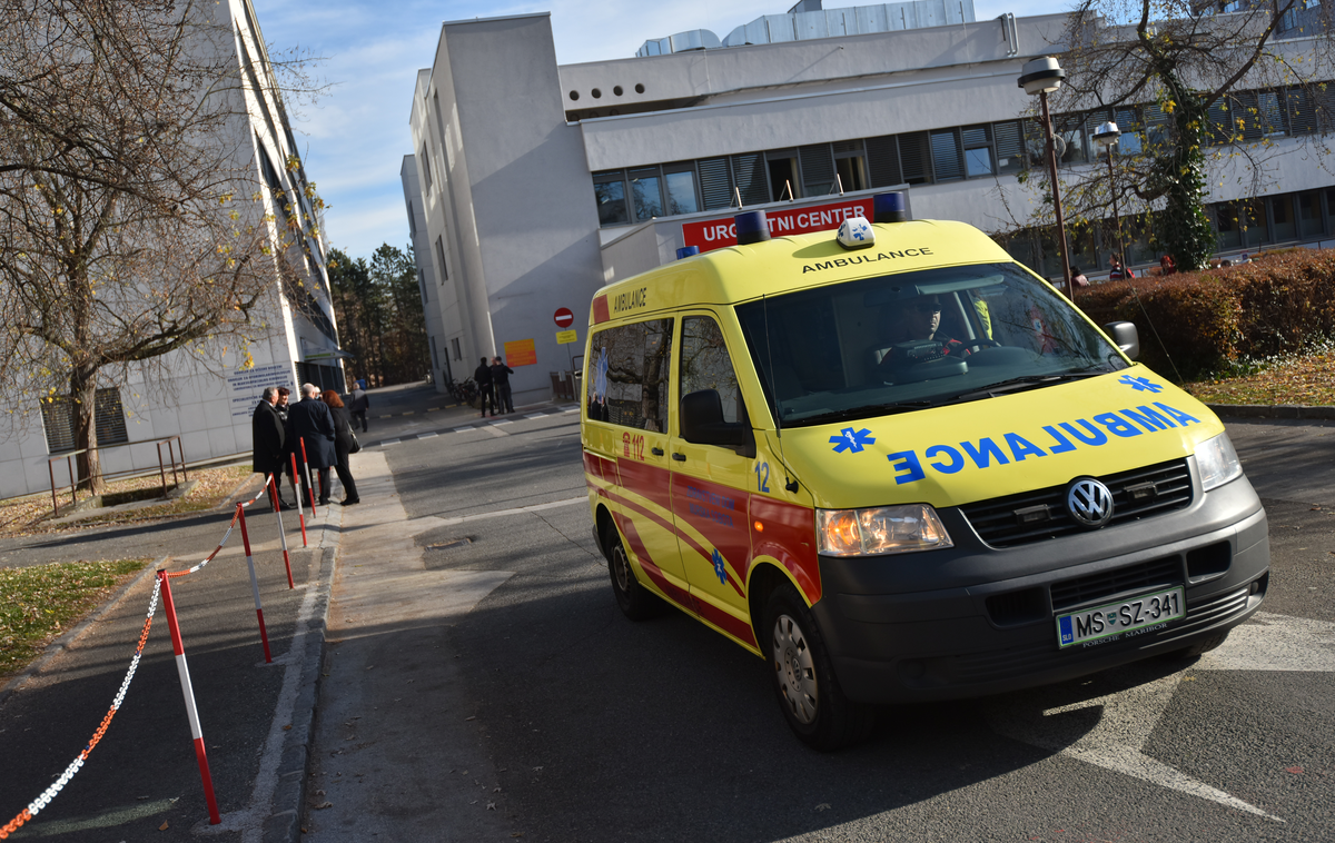 reševalno vozilo maribor | Slovenija bo prihodnji teden Ukrajini pred Cankarjevim domom podarila posebno reševalno vozilo, ki je namenjeno za prevoz nedonošenčkov. Fotografija je simbolična. | Foto STA