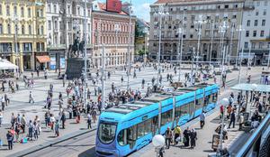 Nenavadna kraja: v Zagrebu za štiri ure izginil 42-tonski tramvaj