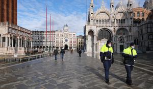 Benetke nad množični turizem: policijski nadzor, vstopnina in bonton obnašanja