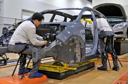 Hyundai inovativno: delavci imajo "stol" ves čas pri sebi