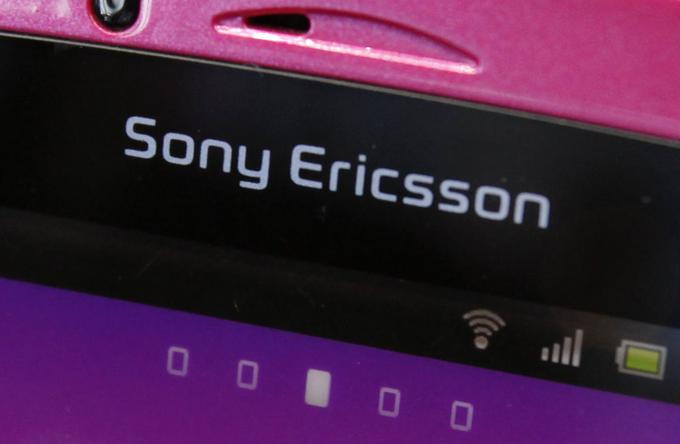 Sonyju je šlo na področju mobilne telefonije daleč najbolje leta 2007, ko je imel na krilih uspešne znamke mobilnikov Sony Ericsson na svetovni ravni približno 9-odstotni tržni delež. Osem let pozneje je z znamko Xperia nato prvič izpadel s seznama desetih prodajno najbolj uspešnih proizvajalcev pametnih telefonov, lani pa je njegov tržni delež padel pod en odstotek.  | Foto: Reuters