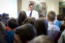 Zvedavi petošolci na obisku pri predsedniku Pahorju (foto in video)