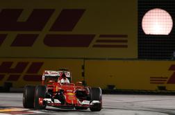 Vettel: ''Ta nori navijač, ki je vdrl na stezo, me je fotografiral''