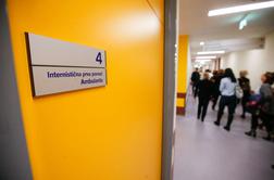 Velike težave UKC Ljubljana: večino časa vsaj deset bolnikov čaka na hodnikih