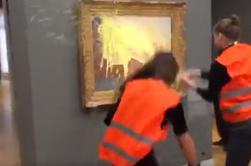 Aktivisti nad kralja s čokoladno torto, s "pire krompirjem" pa nad Monetovo sliko #video